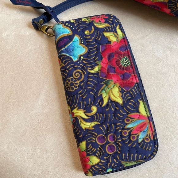 Donna Sharp Quilted Floral Bag Set - Picture 4 of 16